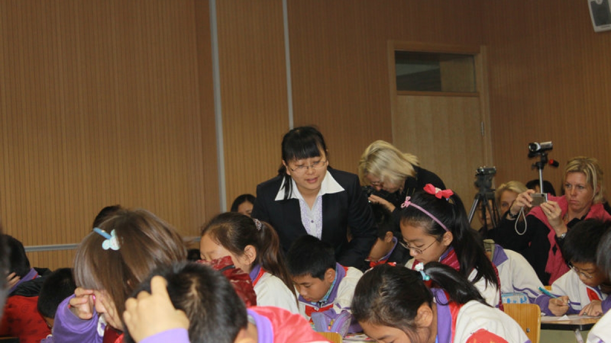 “中国—瑞典”数学教学交流活动在我校举行