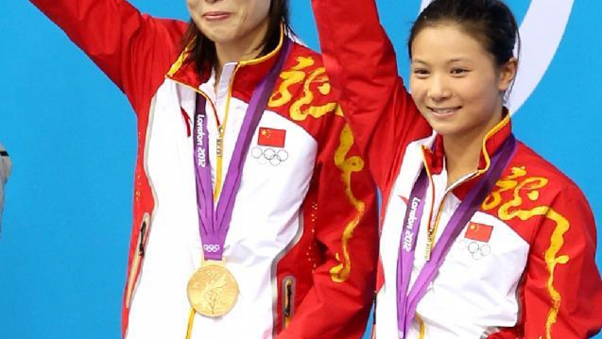 热烈祝贺清华附小校友何姿获伦敦奥运会3米板跳台冠军