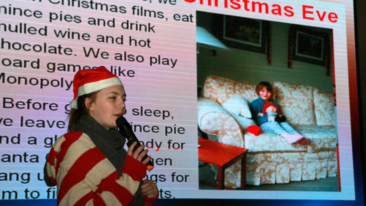 我校开展丰富多彩的圣诞庆祝活动