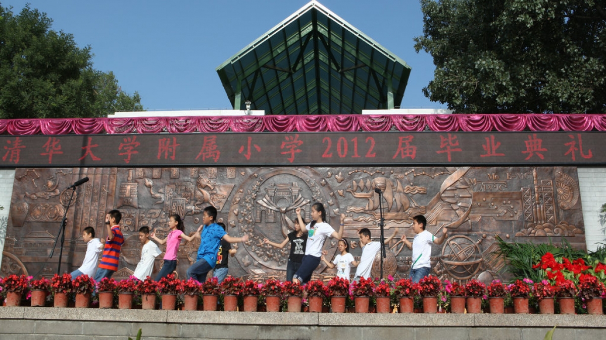 清华附小2012届毕业典礼隆重举行