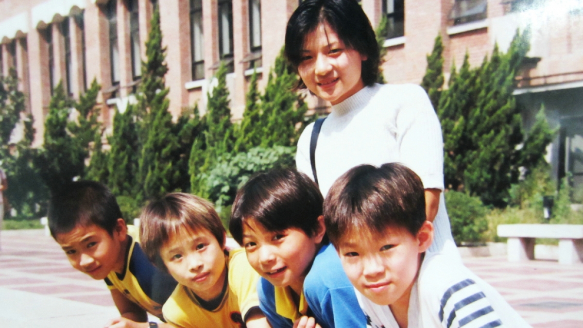 热烈祝贺清华附小校友何姿获伦敦奥运会3米板跳台冠军