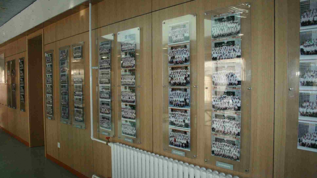 清华附小校史馆毕业墙初具规模