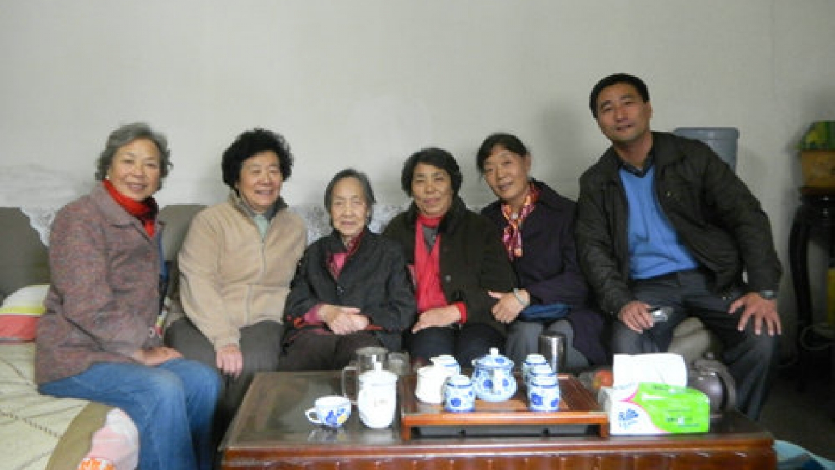 附小工会重阳节看望离休教师