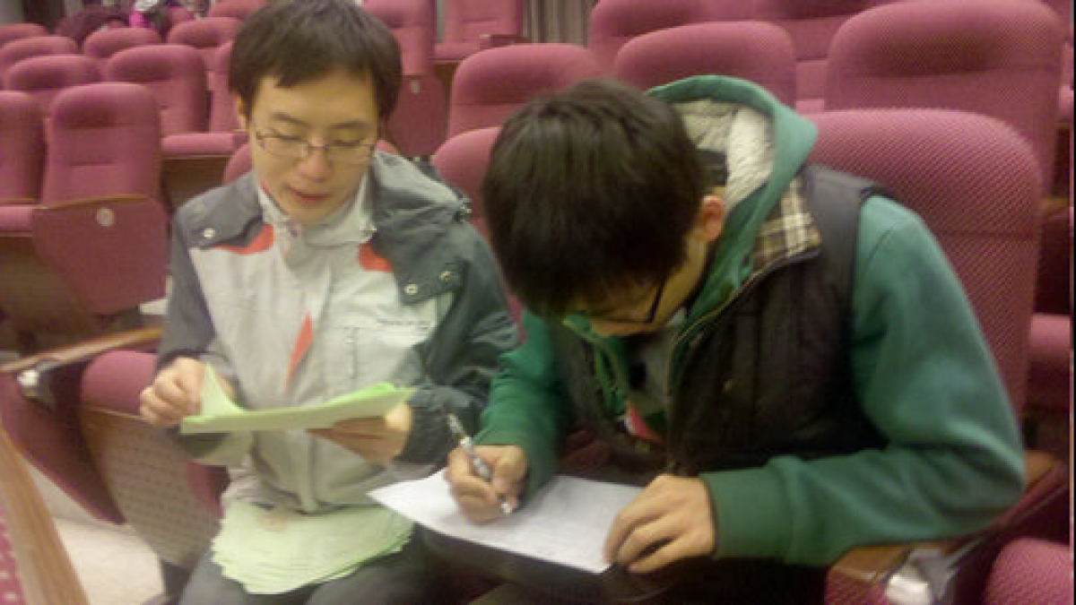 附小教职工积极参与人大代表投票选举工作