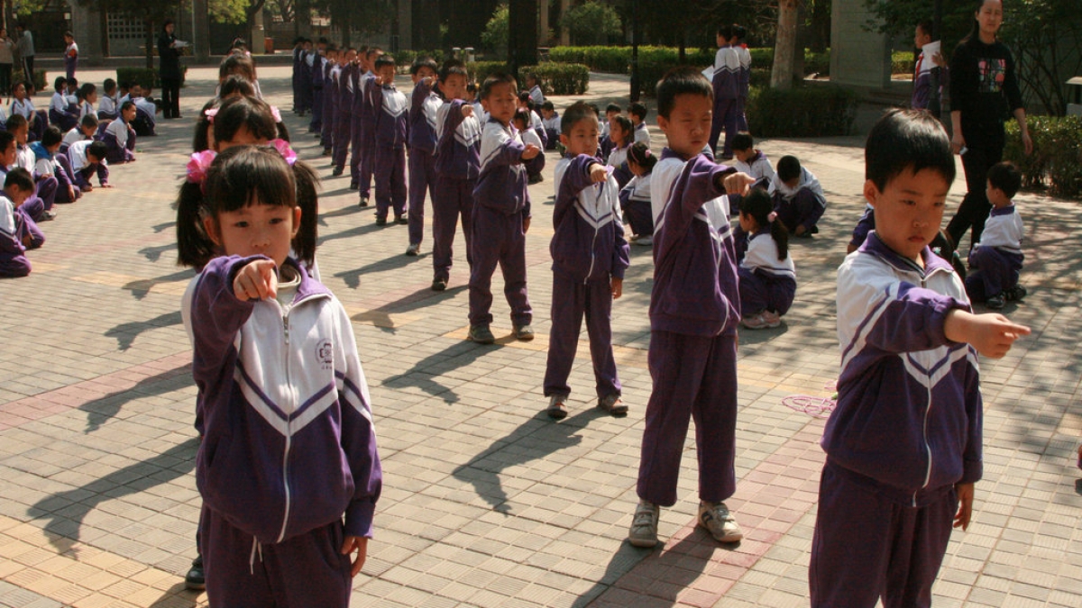 一年级学生“阳光亮眼操”比赛