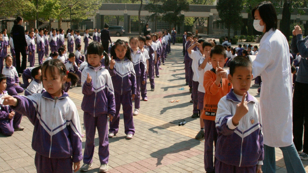 一年级学生“阳光亮眼操”比赛