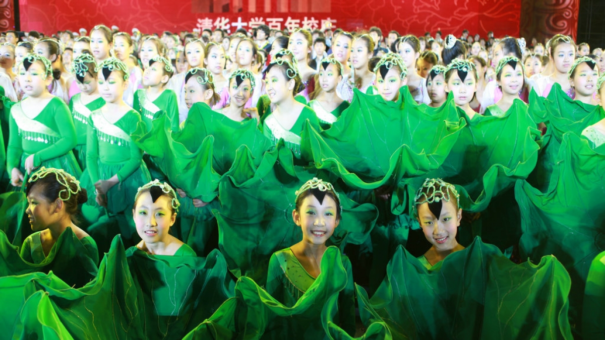 为百年校庆留下绚烂一笔