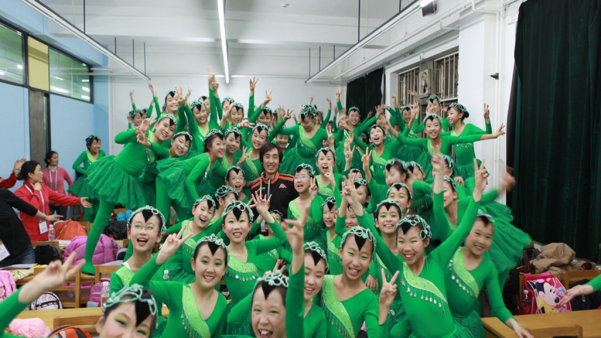 为百年校庆留下绚烂一笔