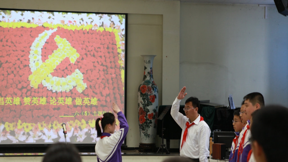 全国班主任团来我校交流学习