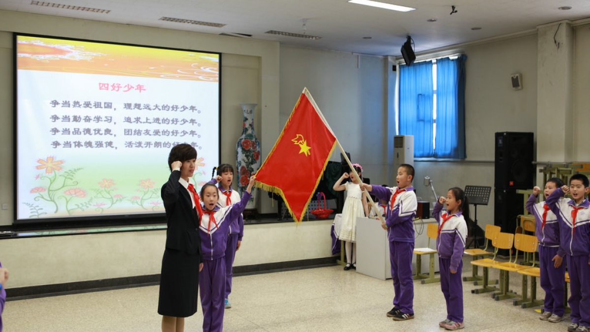 全国班主任团来我校交流学习