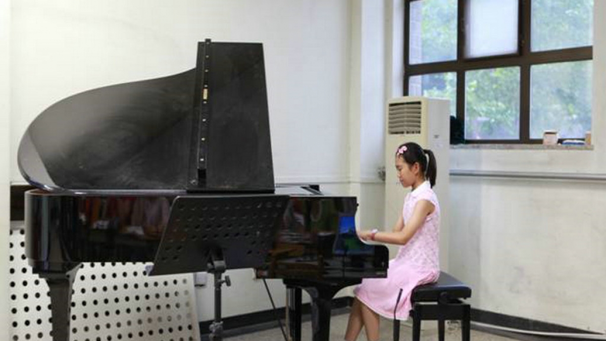 我校召开暑期学校抗震加固动员大会暨企业捐赠仪式