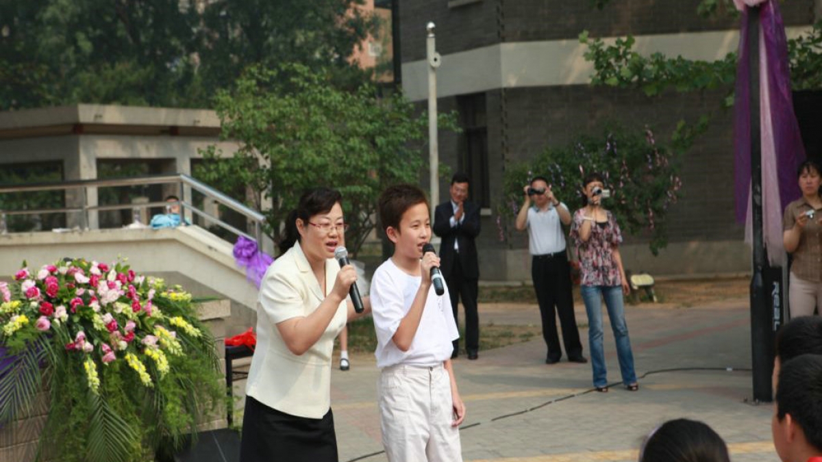 清华附小举行“丁香心语”2011届毕业典礼