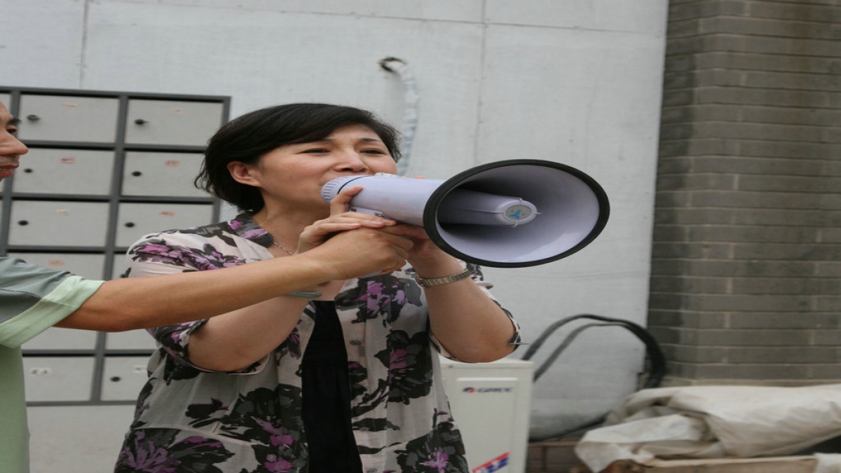 高温慰问下工地，炎炎夏日送温馨