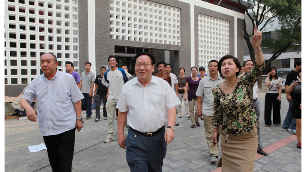 清华大学顾校长亲临附小慰问