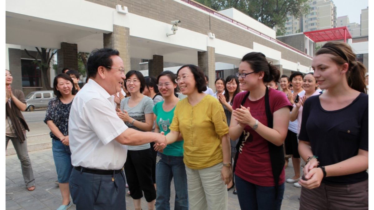 清华大学顾校长亲临附小慰问