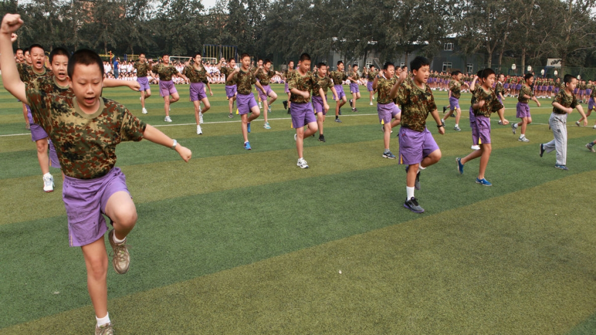 我校举行学生军训汇报展示