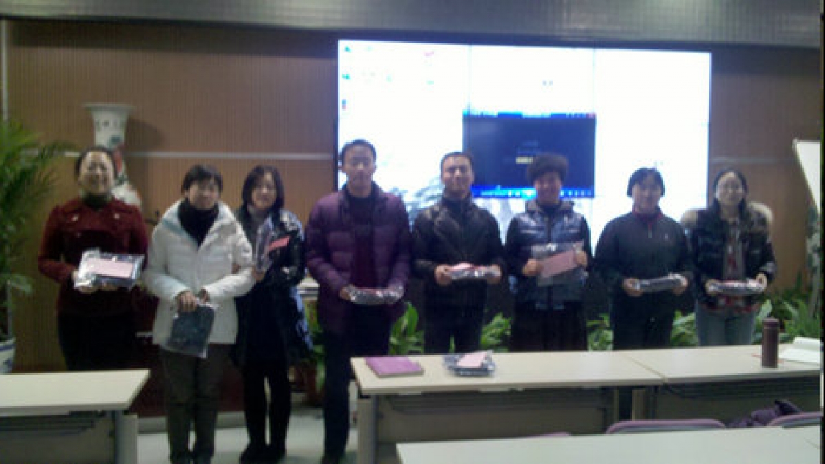 附小为十二月过生日教师过集体生日