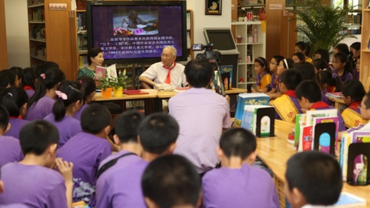 著名儿童文学作家金波访问清华附小