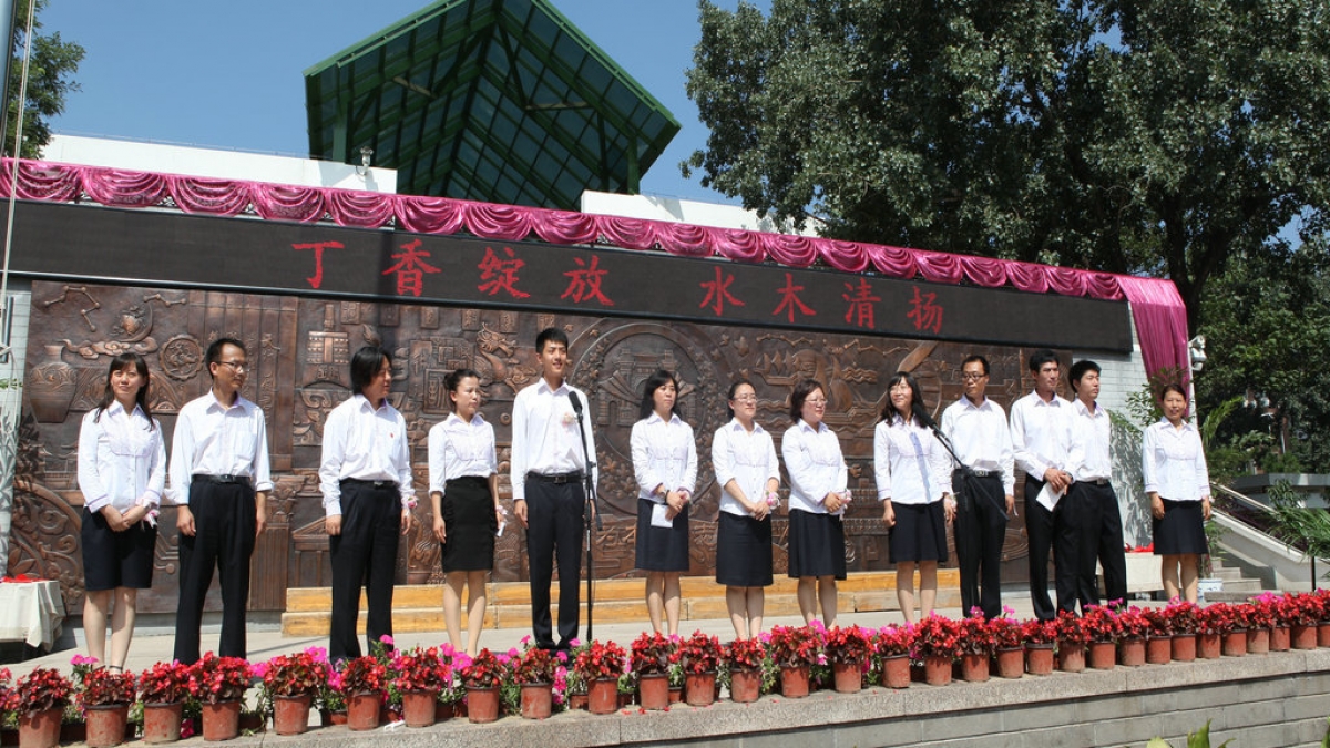 清华附小2012届毕业典礼隆重举行