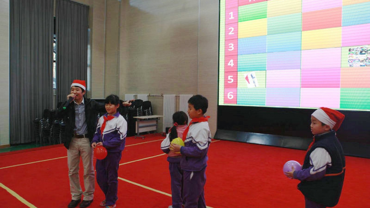 我校开展丰富多彩的圣诞庆祝活动