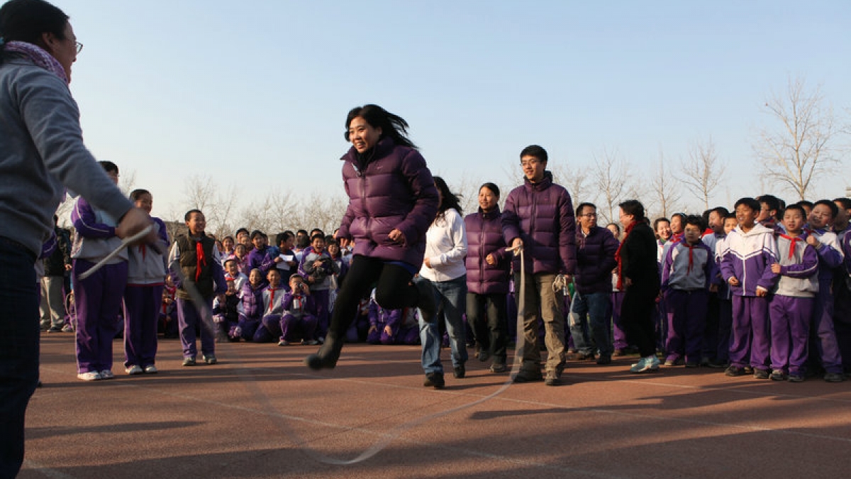 我校开展2011年“迎元旦”教职工跳绳比赛