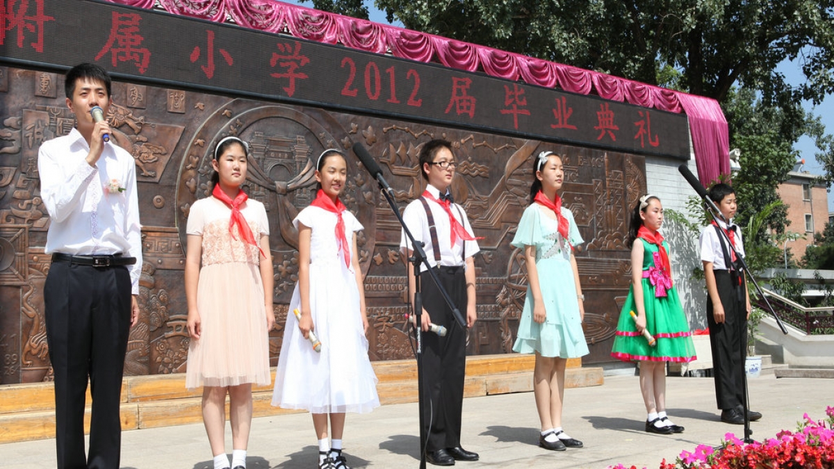 清华附小2012届毕业典礼隆重举行