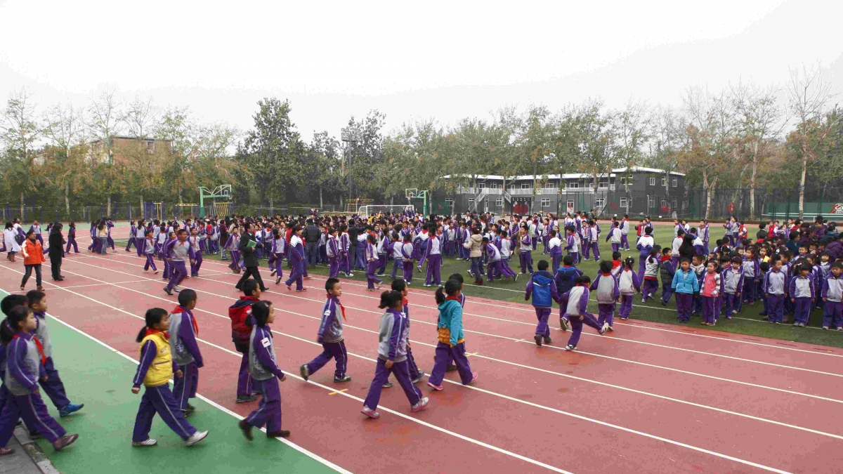 清华附小举行消防安全疏散演习