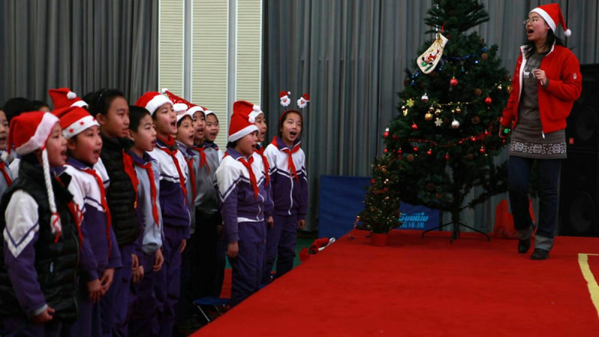 我校开展丰富多彩的圣诞庆祝活动