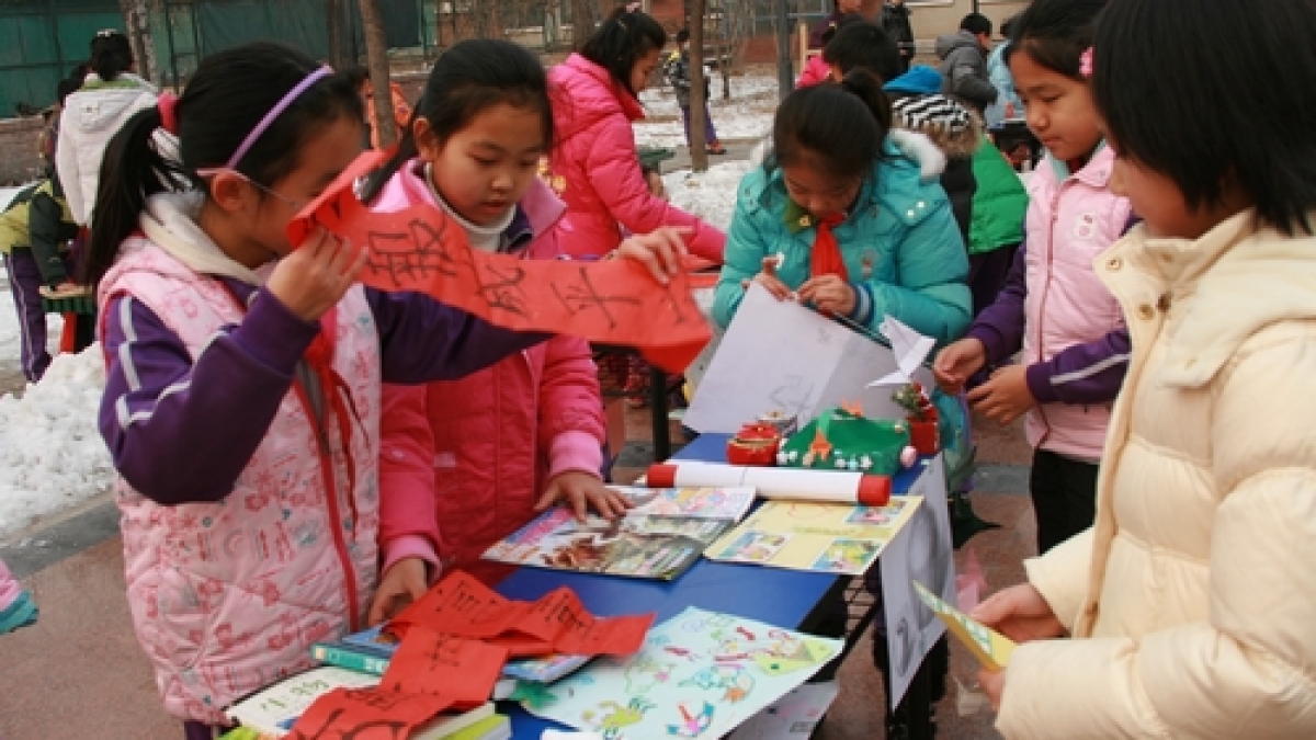 我校首届“迎新年  进社区”书画会隆重举行