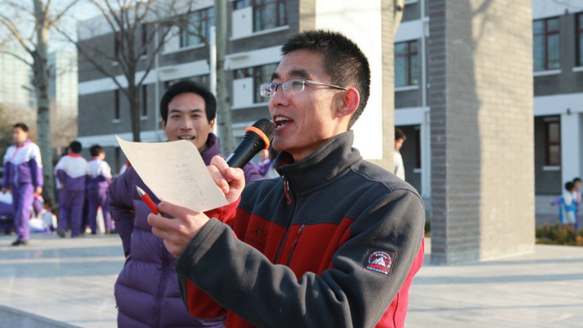 我校开展2011年“迎元旦”教职工跳绳比赛