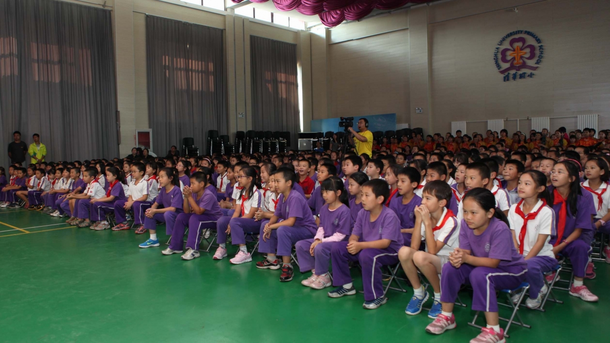 乌克兰“万花筒”青少年舞蹈团访问清华附小