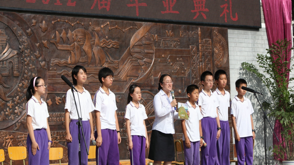 清华附小2012届毕业典礼隆重举行