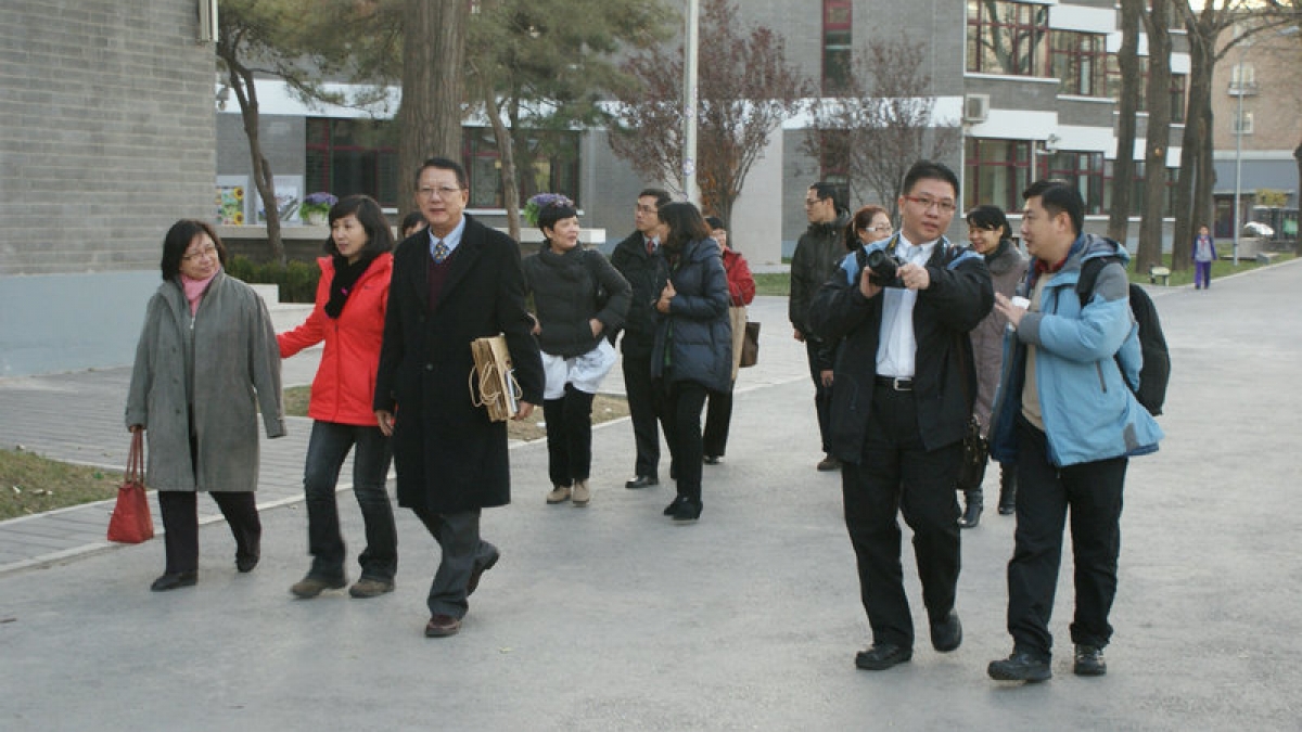 新加坡北区第二校区校长团来我校考察交流