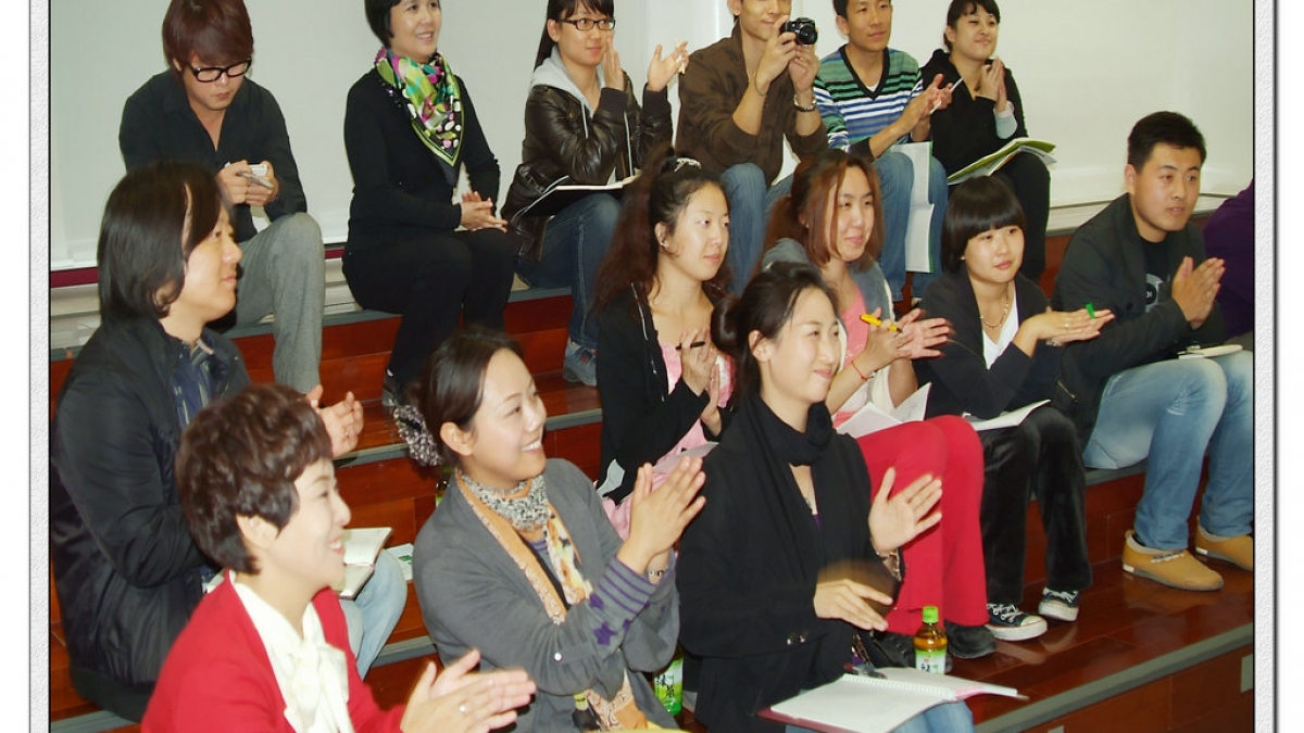 意大利钢琴家莫莱诺·多纳德来我校交流