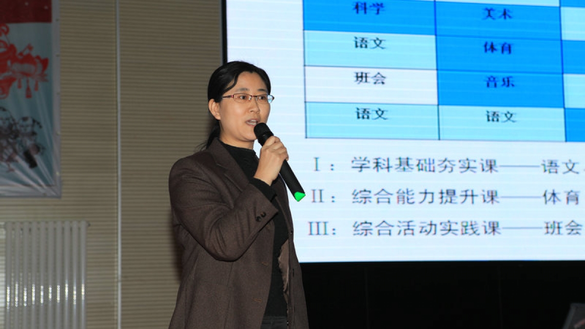 我校召开第二学期一年级家长学校培训