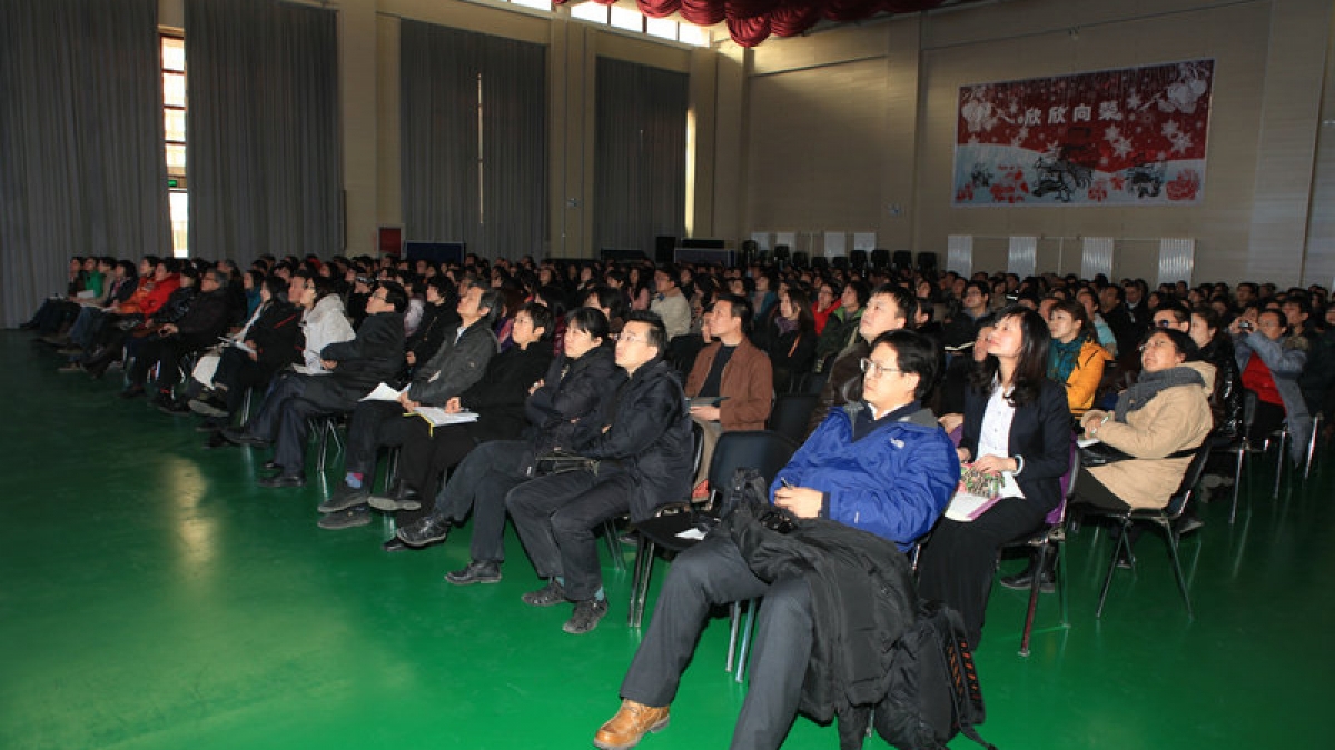 我校召开第二学期一年级家长学校培训