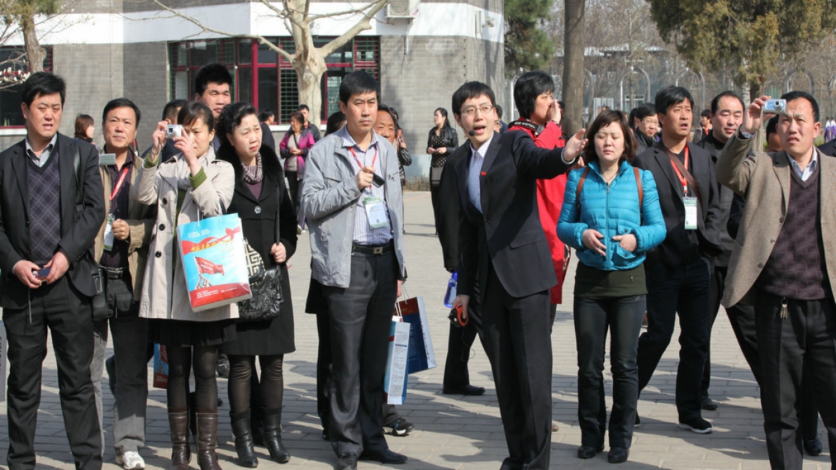 全国卓越局长、校长峰会代表来我校交流