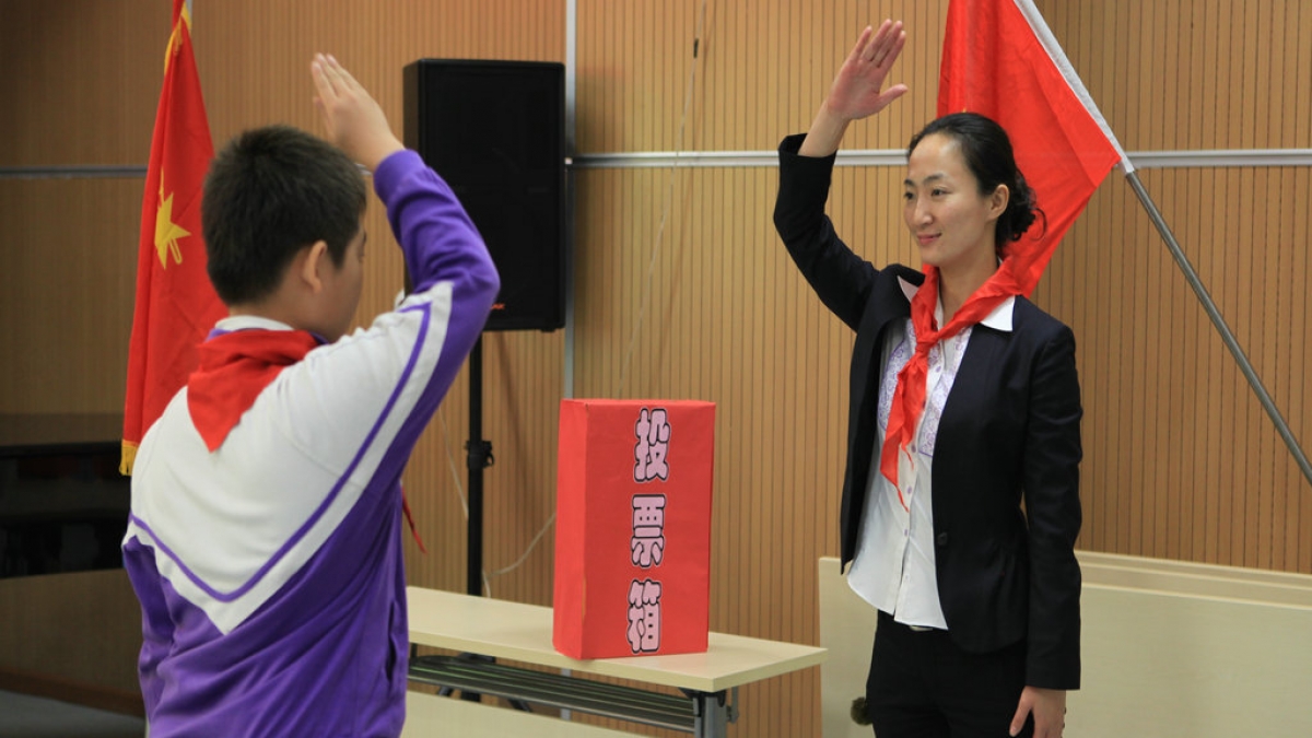 我校2011届少先队代表大会顺利召开