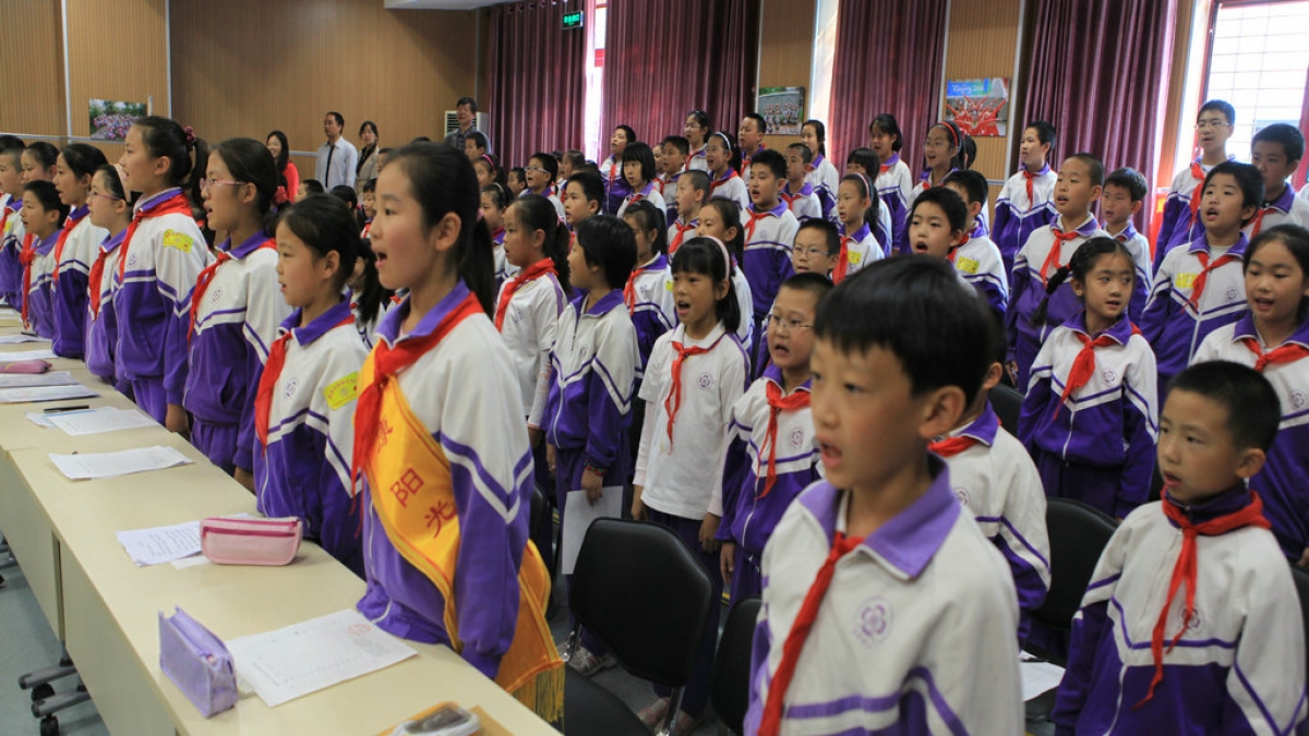 我校2011届少先队代表大会顺利召开