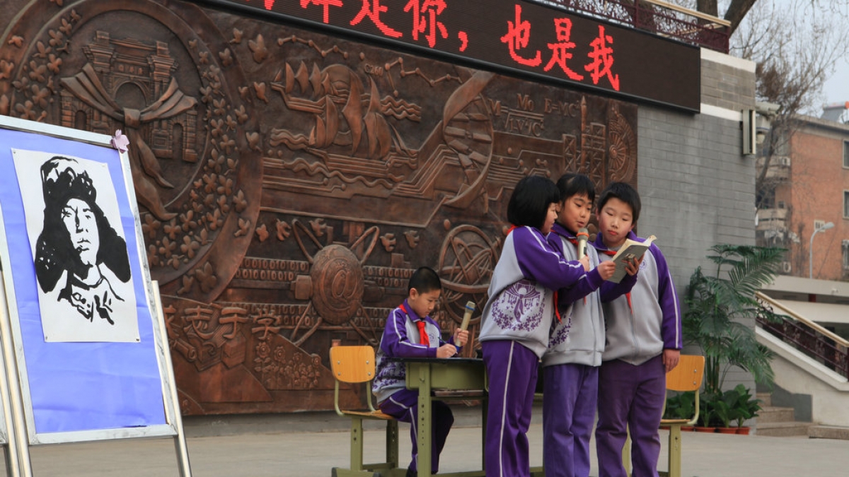 清华附小开展学雷锋活动