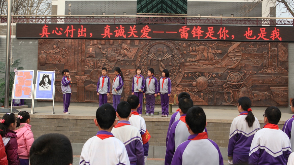 清华附小开展学雷锋活动