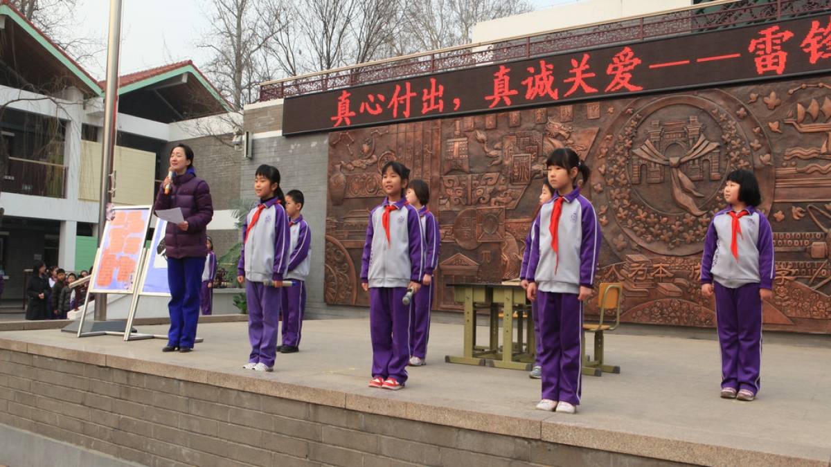 清华附小开展学雷锋活动