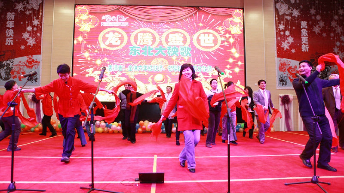 龙腾盛世2012清华附小新春联欢会隆重举行