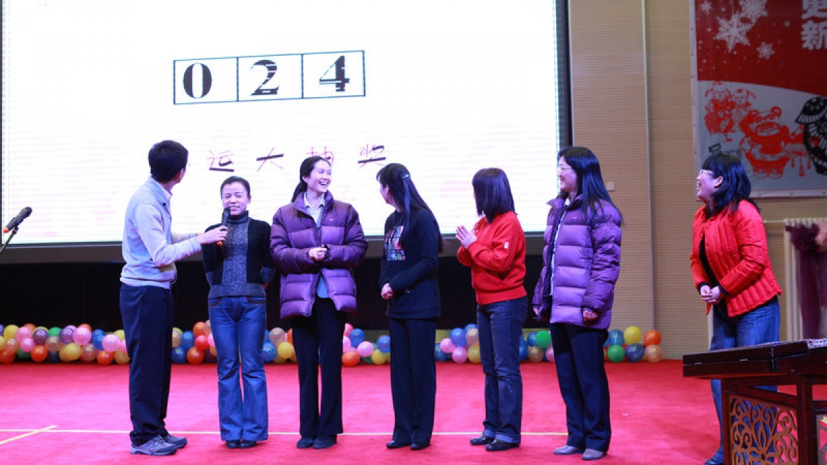 龙腾盛世2012清华附小新春联欢会隆重举行