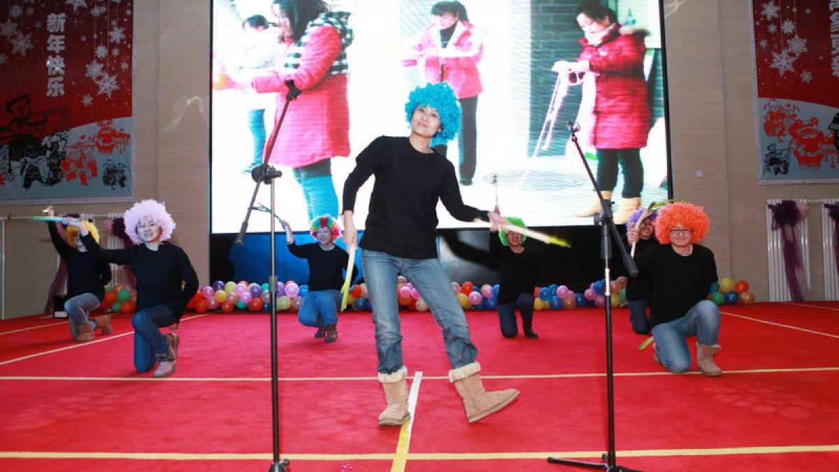 龙腾盛世2012清华附小新春联欢会隆重举行