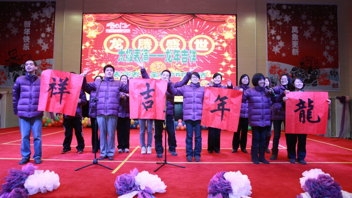 龙腾盛世2012清华附小新春联欢会隆重举行