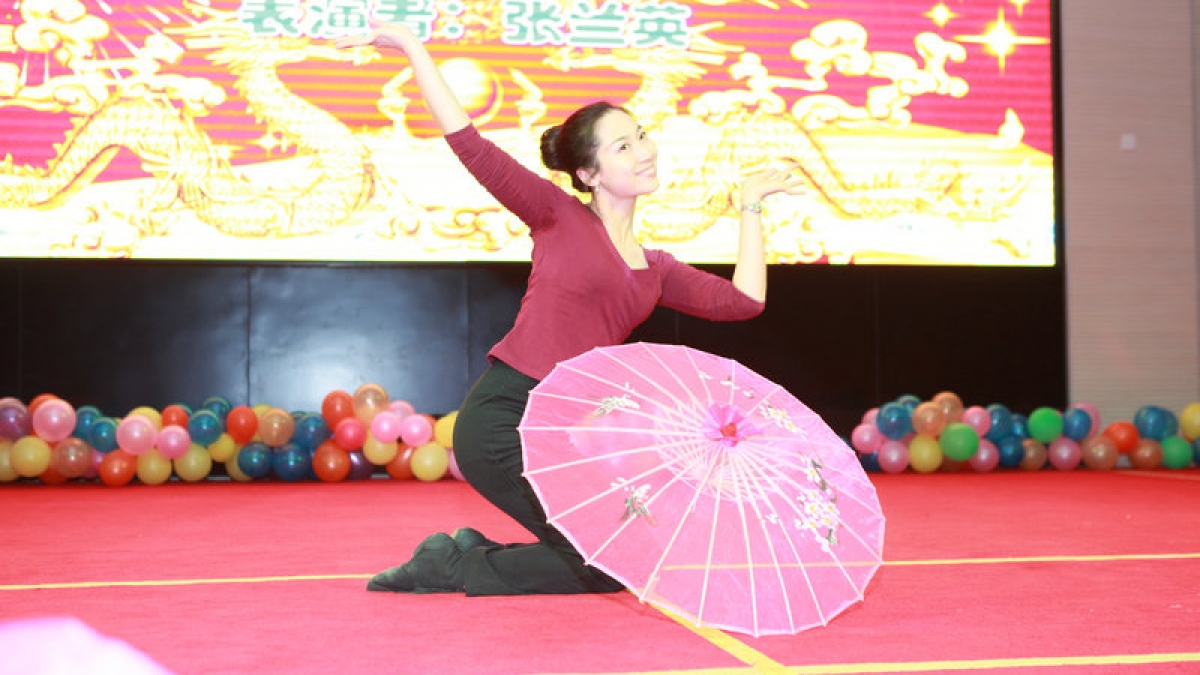 龙腾盛世2012清华附小新春联欢会隆重举行