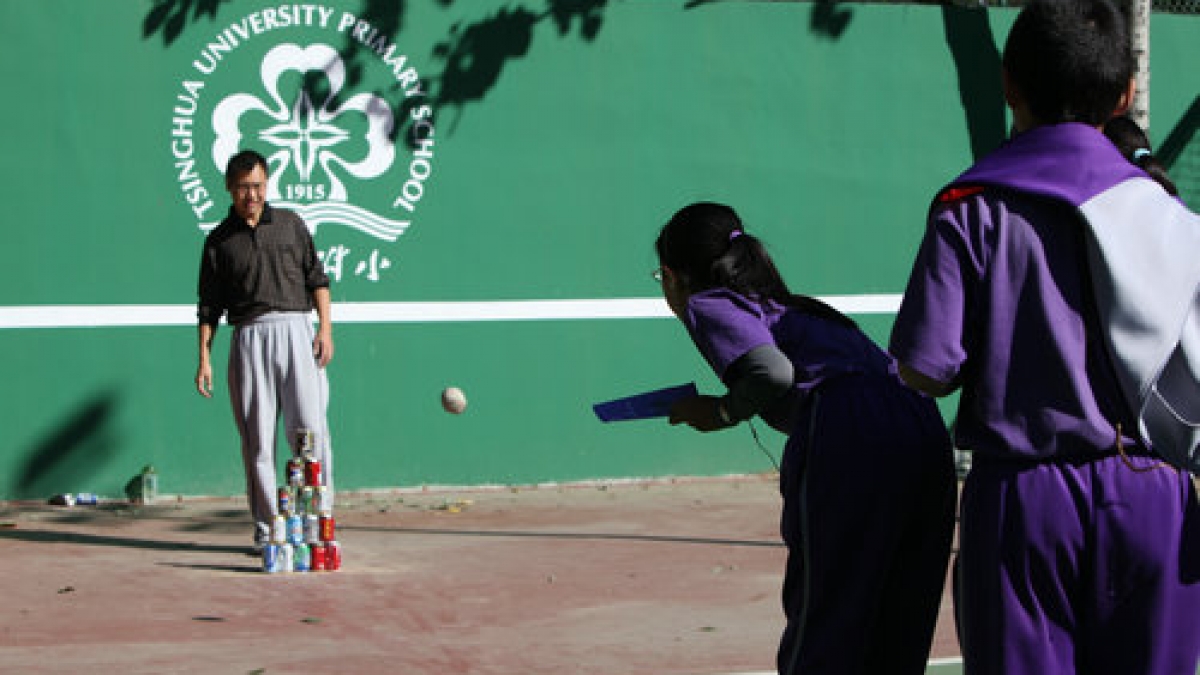 清华附小师生家长积极参与2012年秋季趣味运动会