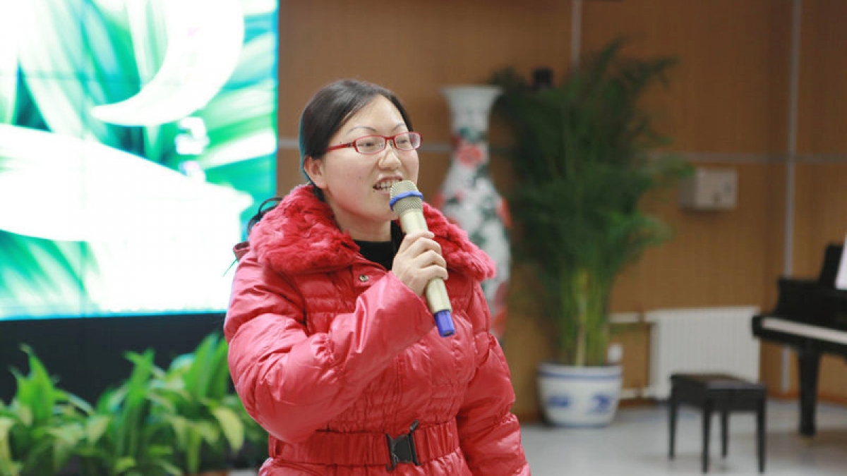 离退休老教师欢聚附小庆新年