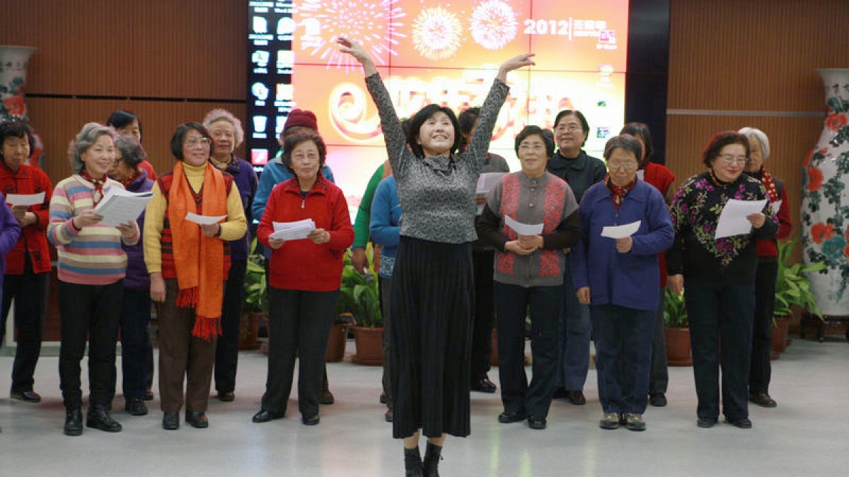 离退休老教师欢聚附小庆新年